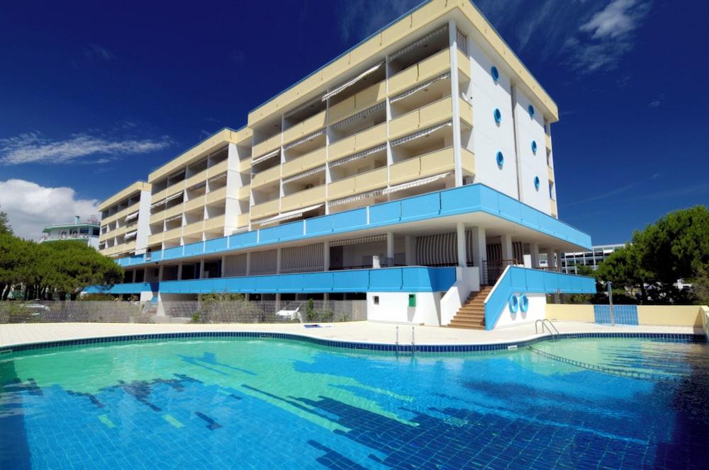 Cozy Two-bedroom Apartment in a Seafront Building