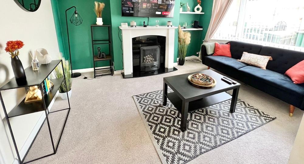 Remarkable 2-bed House in Coventry