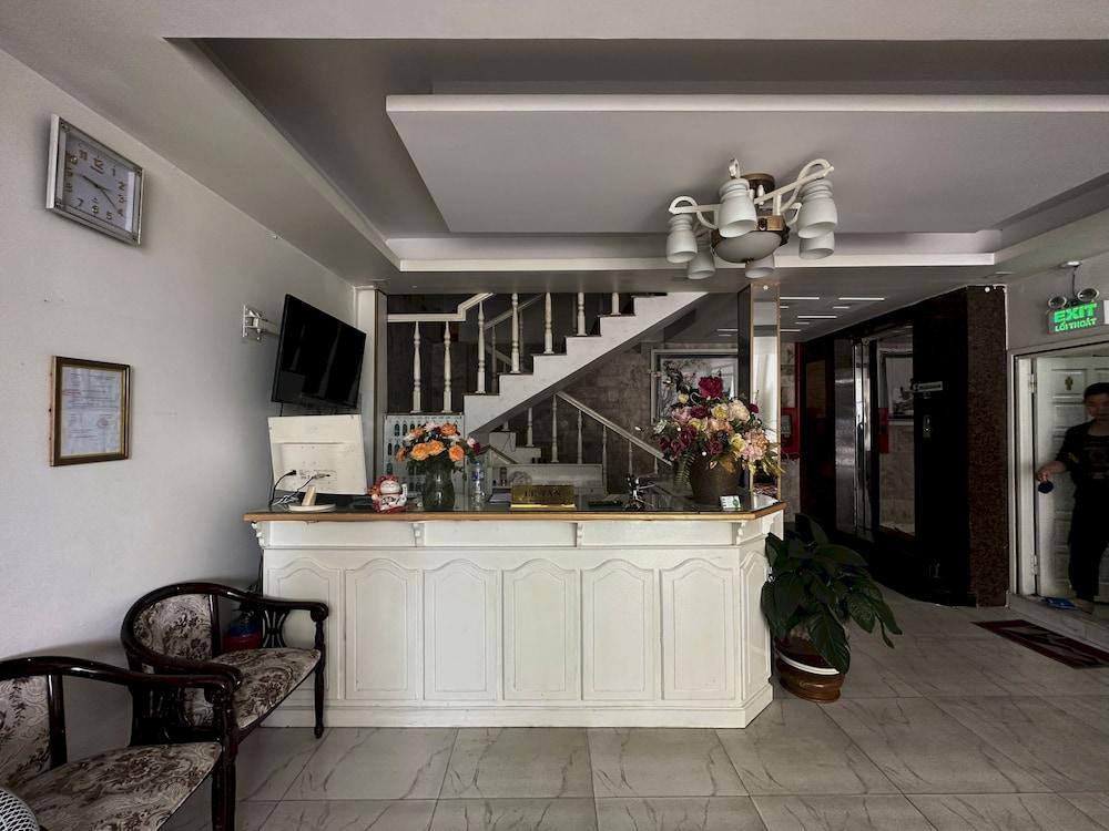 OYO 1196 Le Vu Hotel