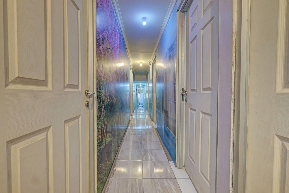 OYO Life 92877 Hotel Rainbow 7296