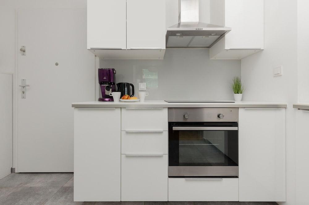 Studio With Balcony Kolejowa by Renters