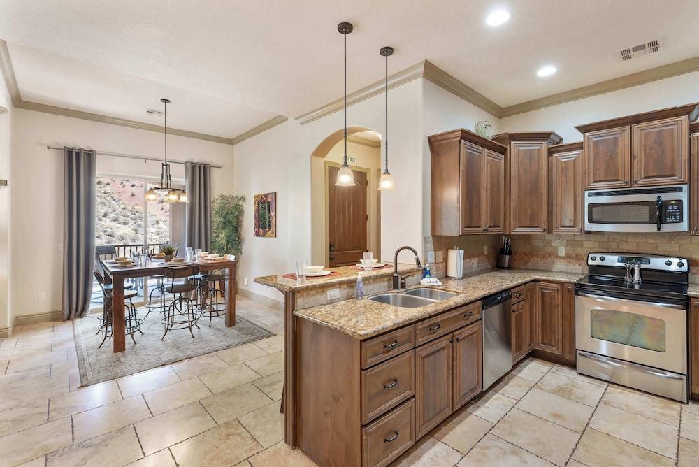 Red Cliffs Scenic Tranquility