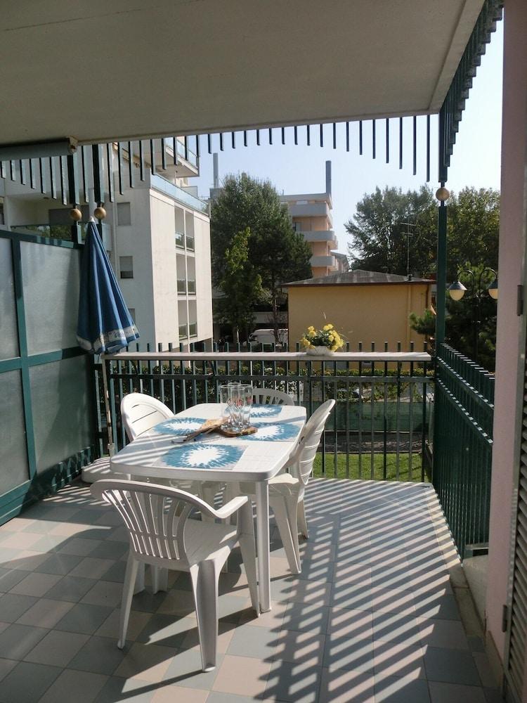 Homely Flat With Balcony and Swimming Pool