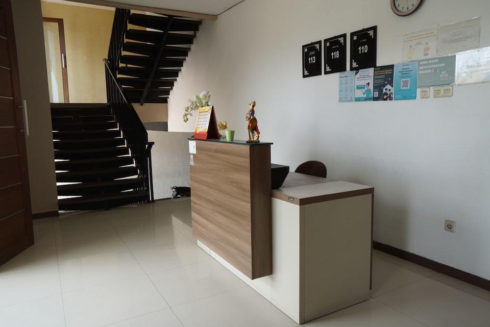 OYO 92863 Hotel Blessing