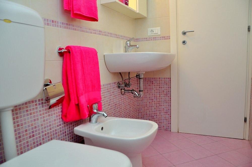 Comfortable Apartment Overlooking the sea