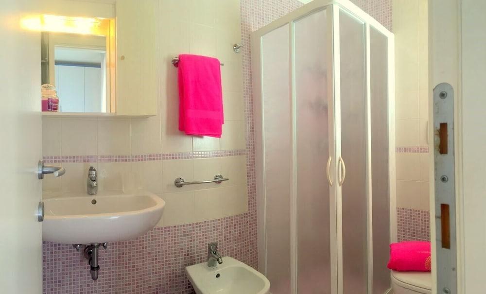 "flat in a Seafront Building With Swimming Pool"