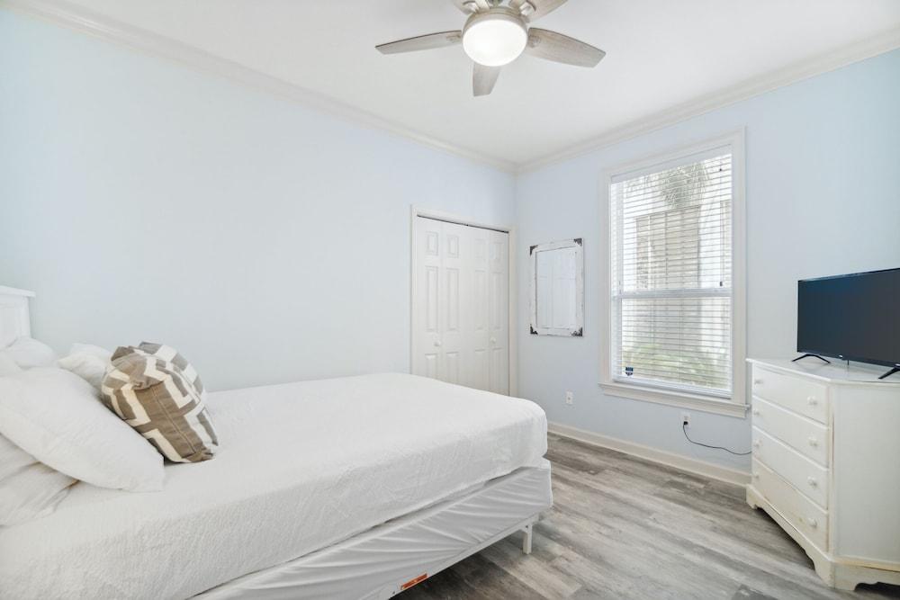 30A Beach House - Crows Nest by PHG