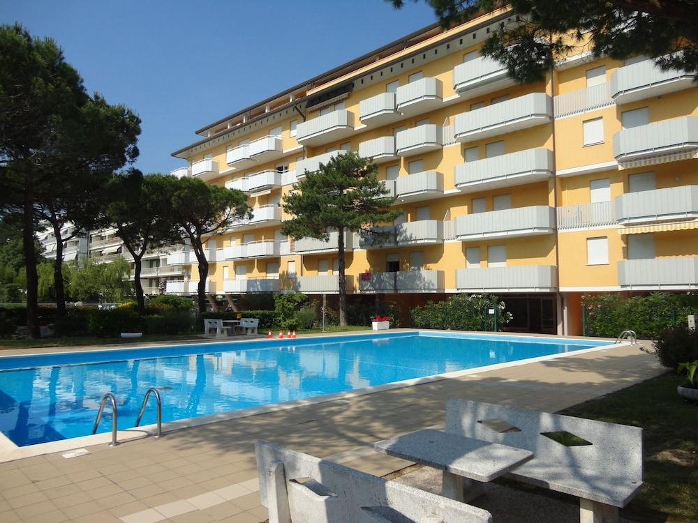Cozy Apartment With Pool