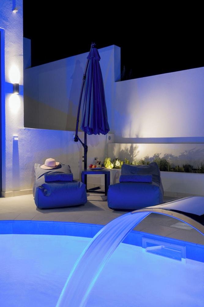 White Cliff Luxury Suites