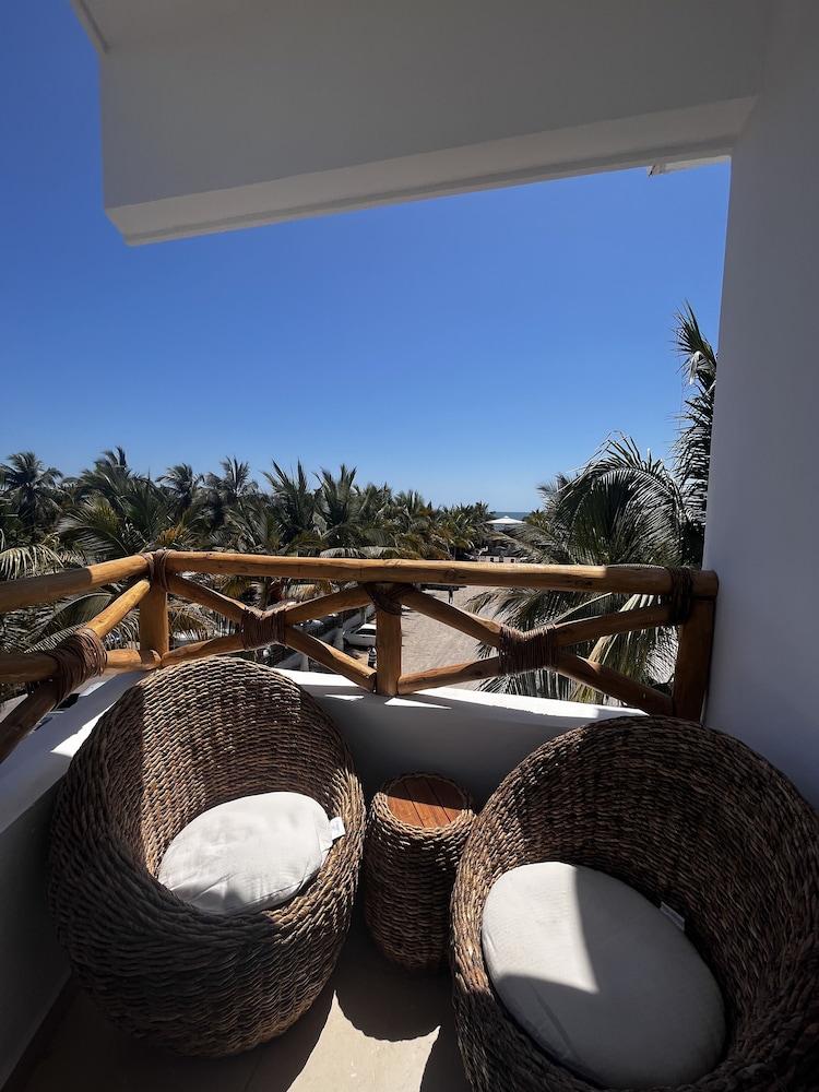 Baos Hotel & Restaurant