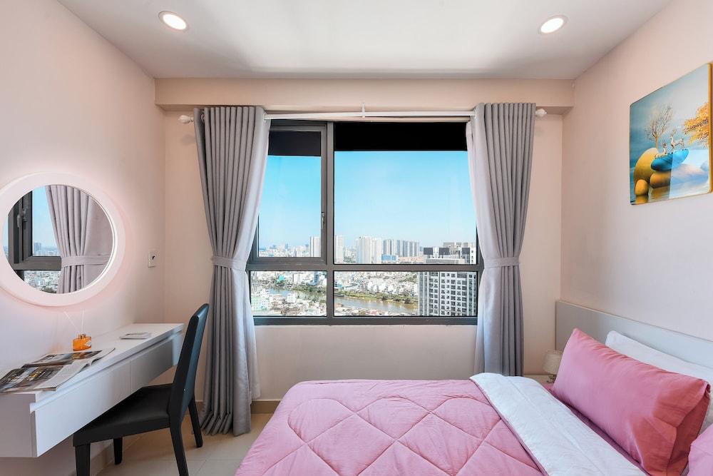 Gold View Saigon Riverside