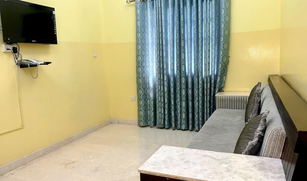 Super OYO 152 Manam 1 Hotel Apartment