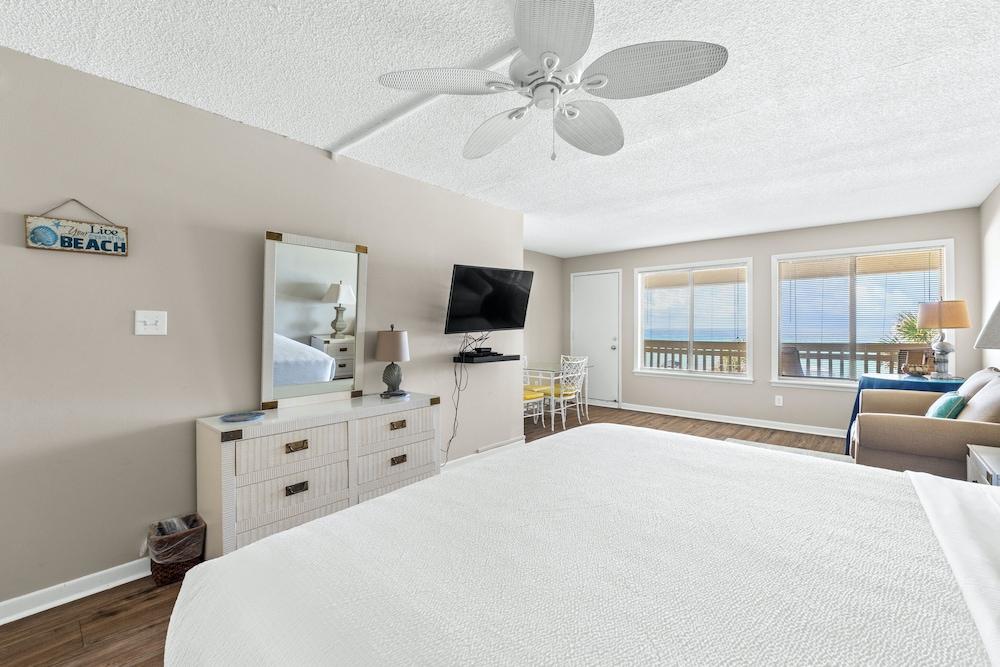 The Shores Townhomes by PHG