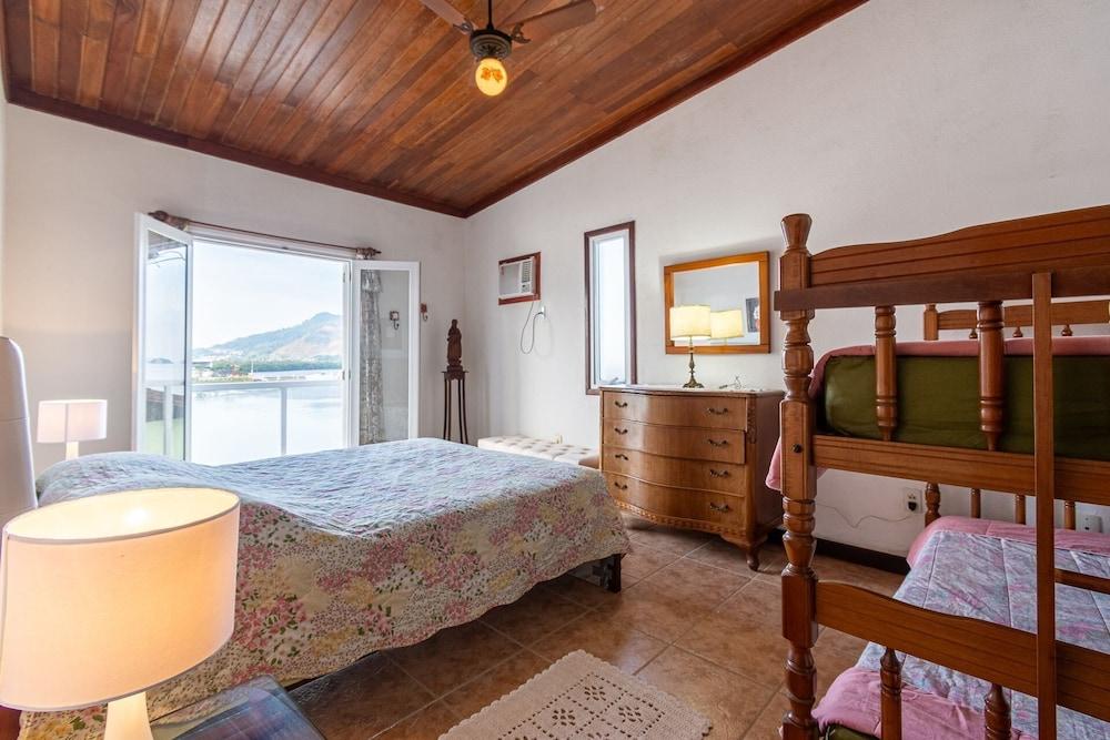 Magnífica casa com praia particular em Angra