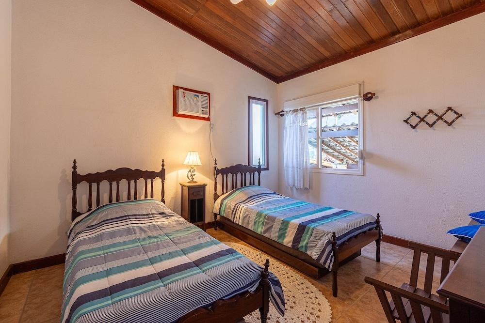 Magnífica casa com praia particular em Angra