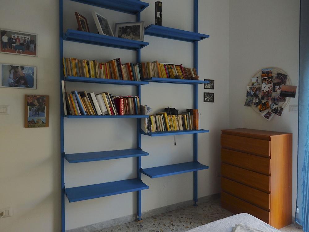 Home Close to the sea With Terrace and Free Parking