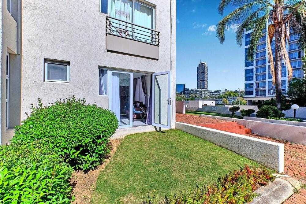 One Bed Unit in Prime Sandton- 2139