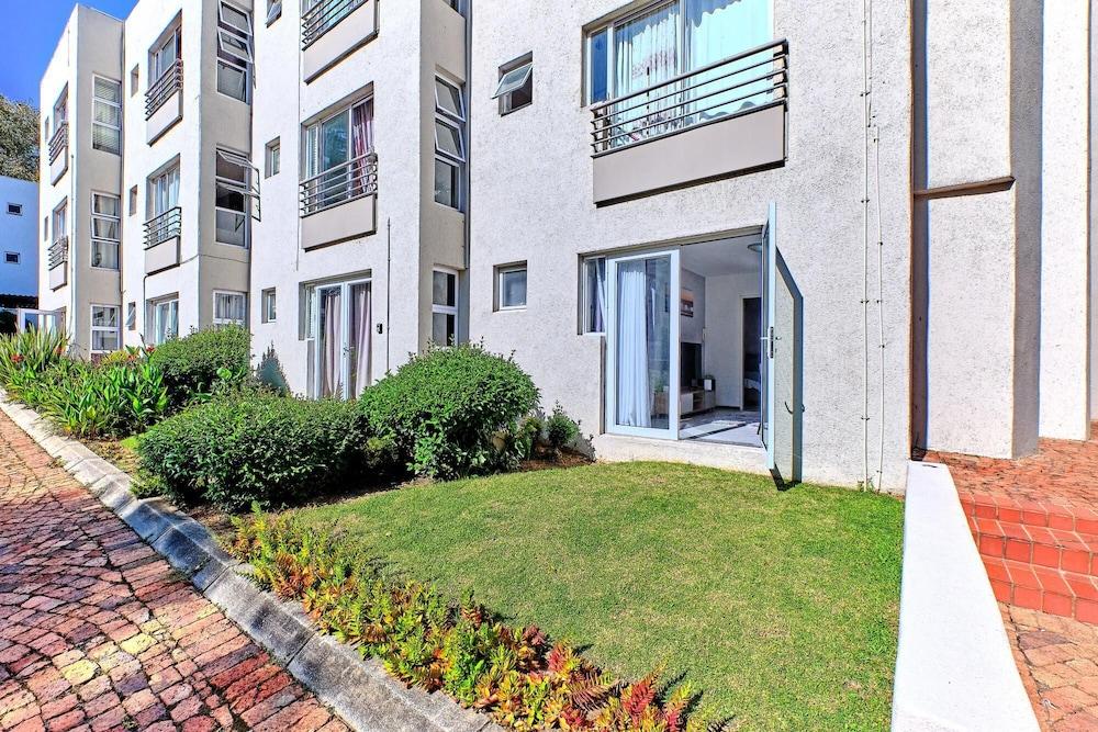 One Bed Unit in Prime Sandton- 2139