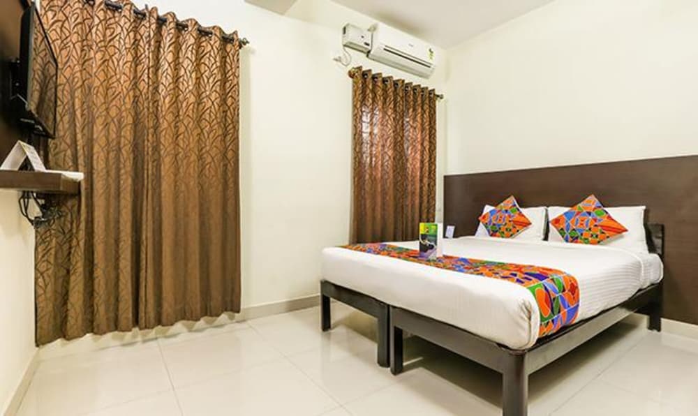 Fabhotel Comfort Inn