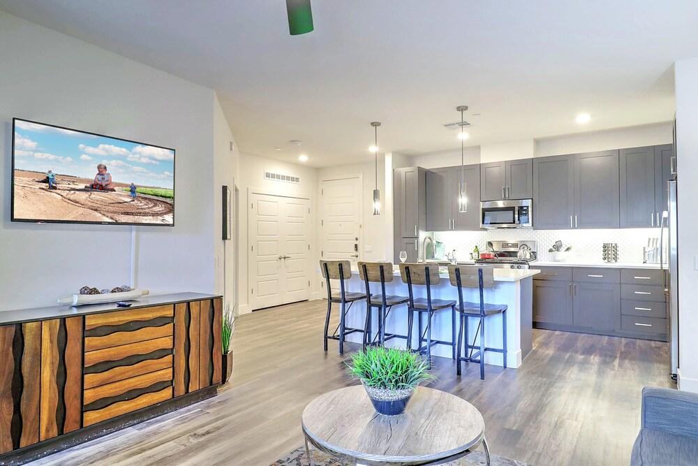 KingBeds Walk Score 81 Close to TPC 3021