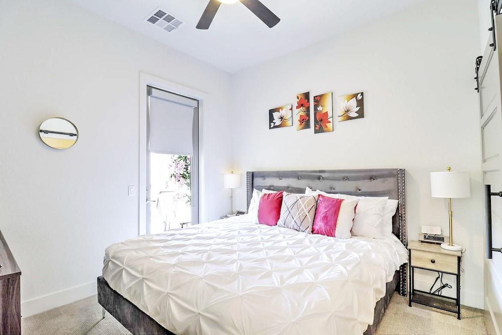 Private Rooftop Terrace-Walk Score 81 4003