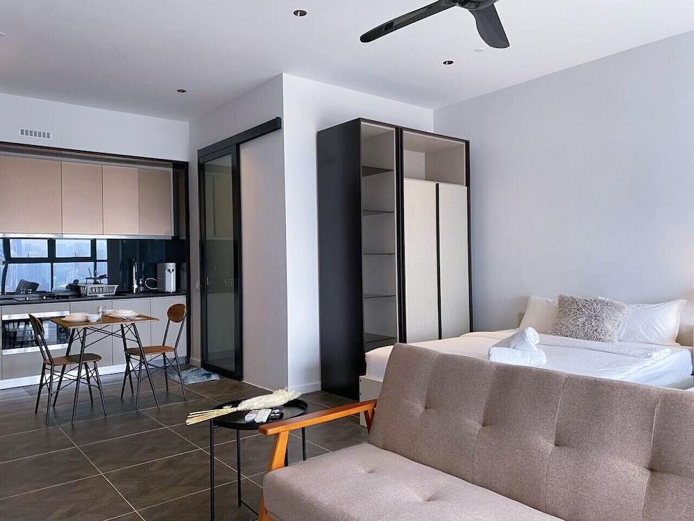 High Floor KL View Scarletz Suite