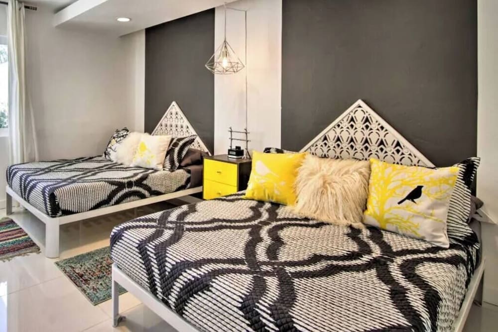 Amarillo House - Luxury Home With Pool Spa