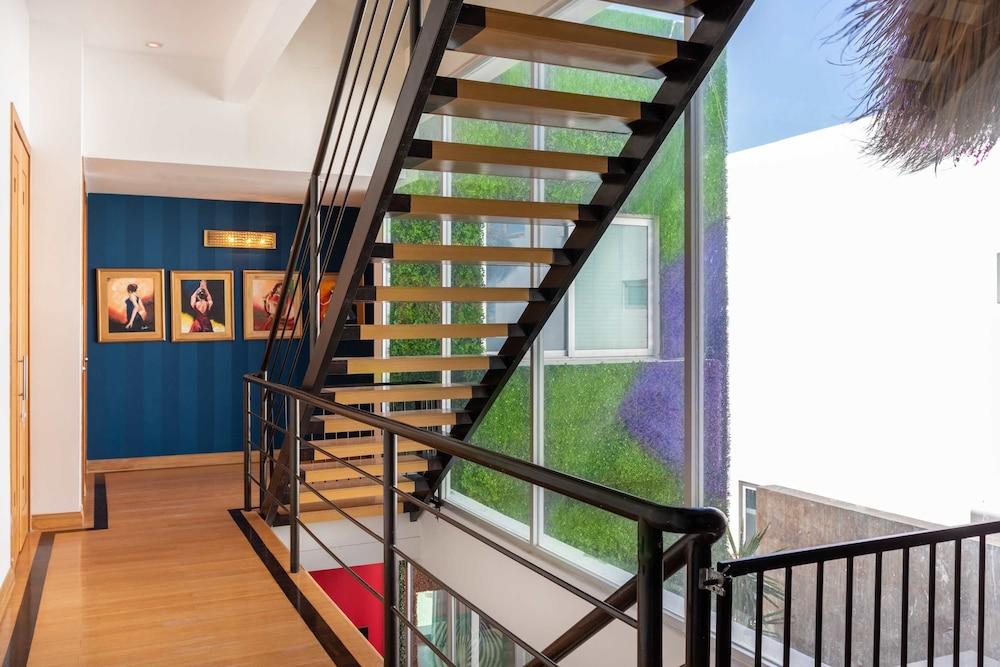 Hidden Gem Villa With Serene Beach Pool Access