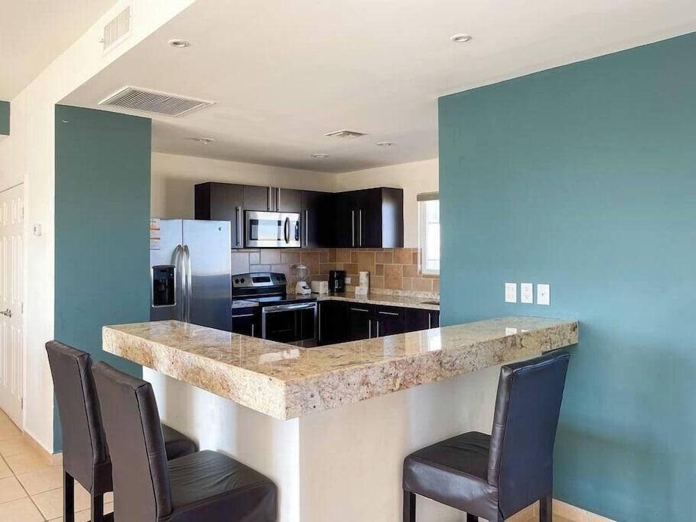 Cozy Condo With Beach Pool Access