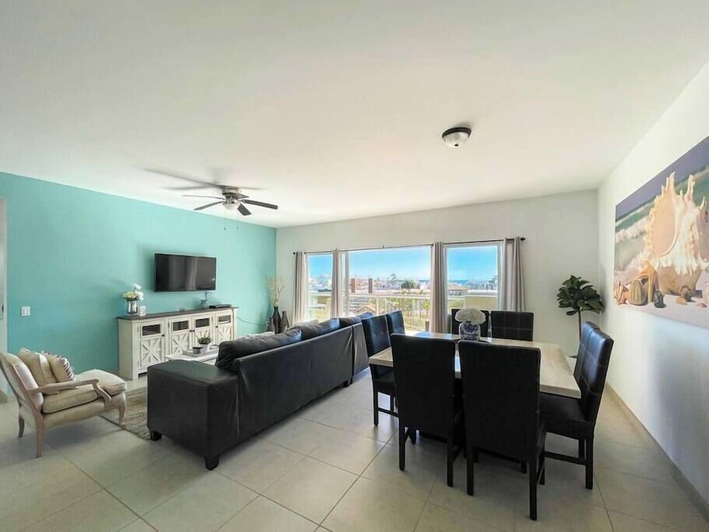 Modern Ocean View Condo With Pools Gym