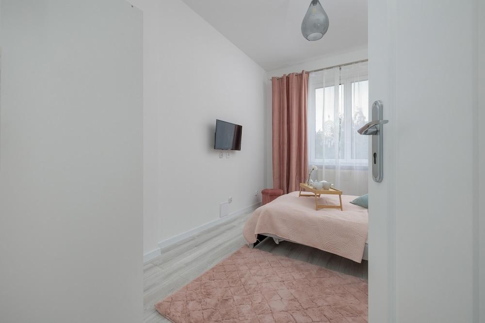 Spacious Grunwaldzka 77 by Renters