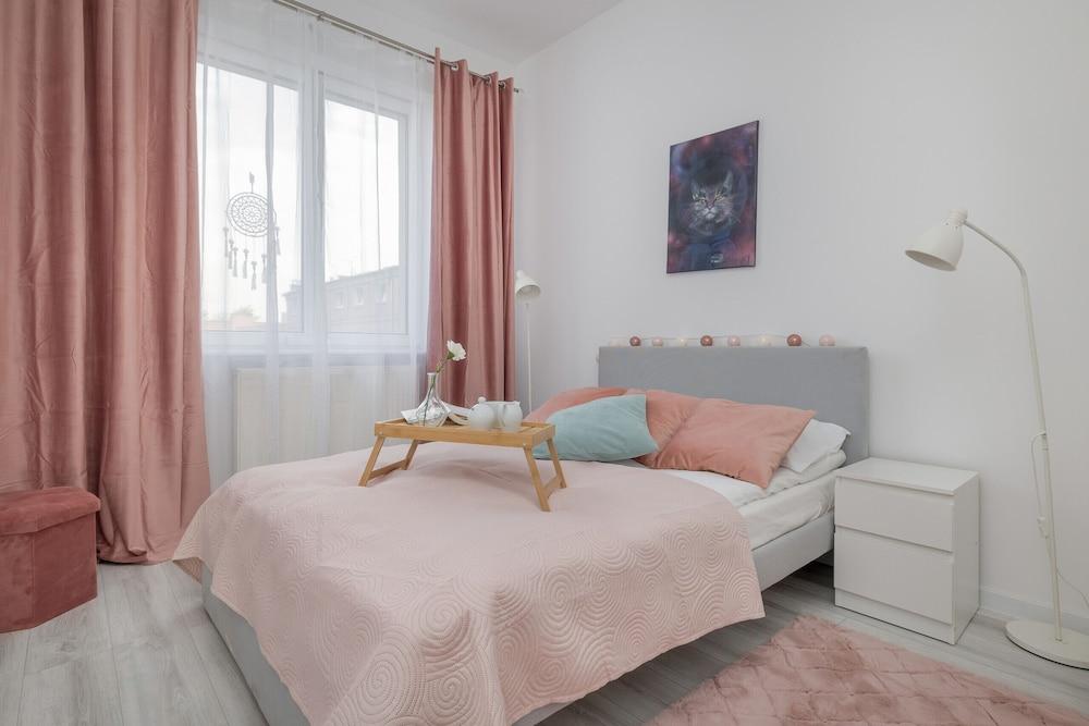 Spacious Grunwaldzka 77 by Renters