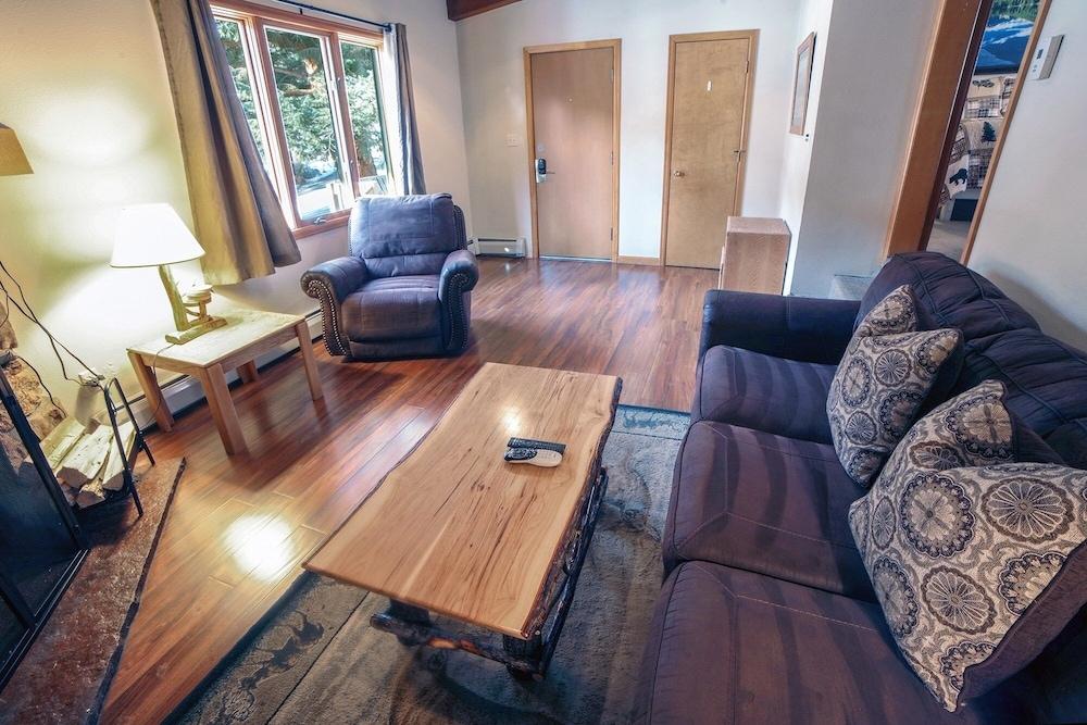 Sunnyside Knoll: 16 1 Bedroom Cabin