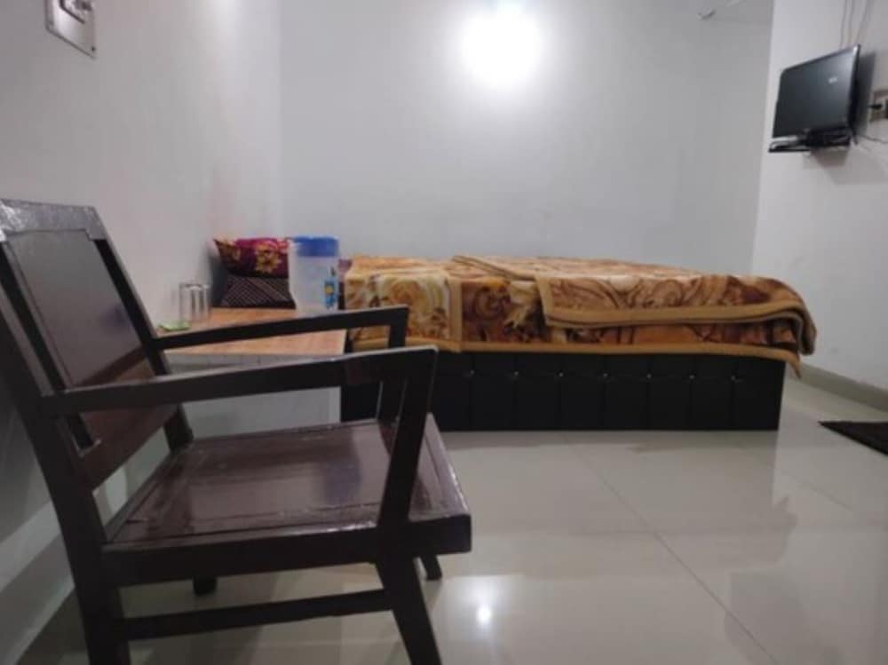 Goroomgo Lotus Srinagar