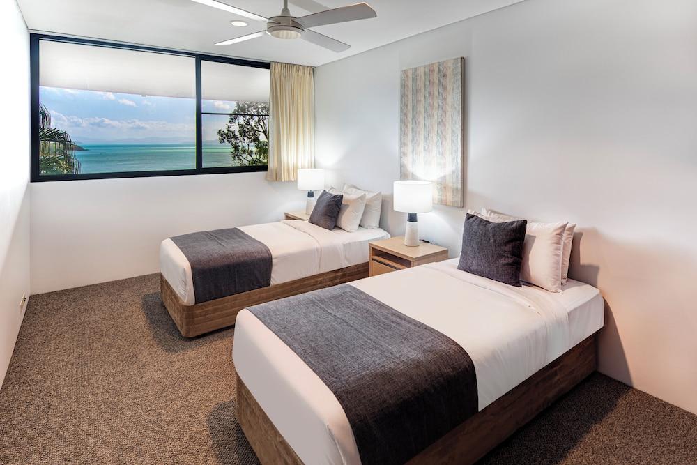 Waves 2 - Ocean views with buggy