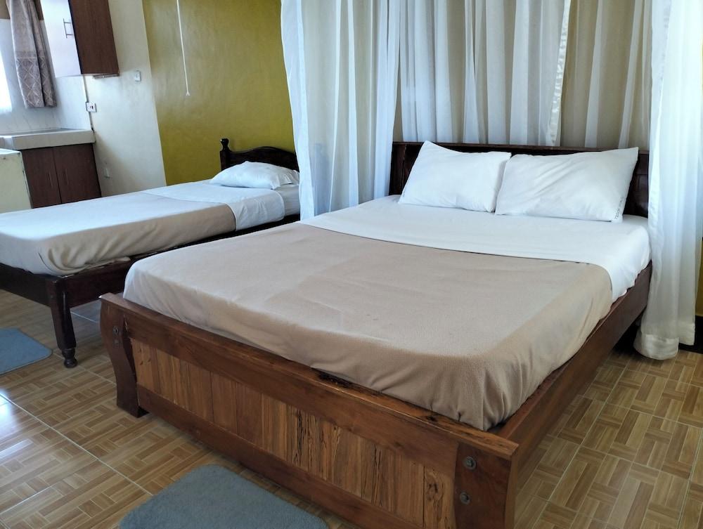 Bimoss Beach Resort & Campsite