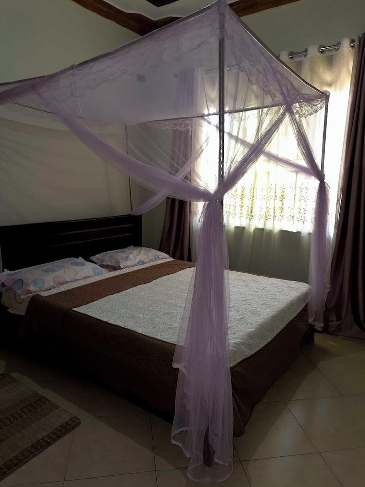 Olive Palm Suites Jinja