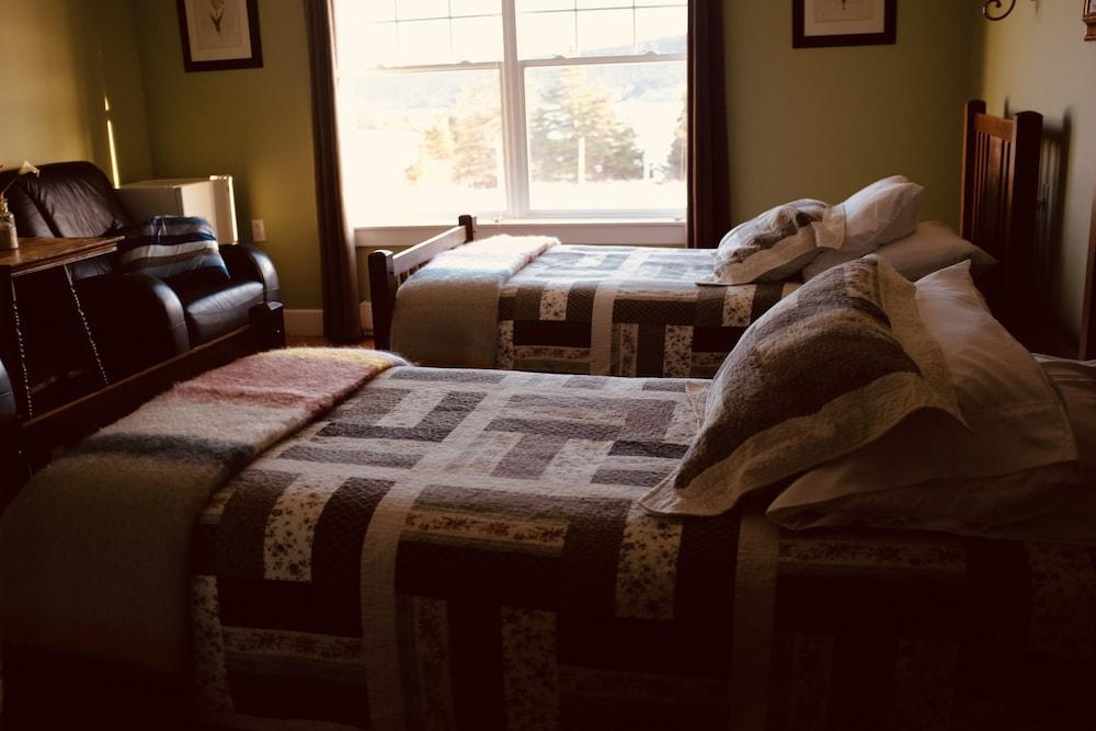 The Bread & Cheese Country Inn