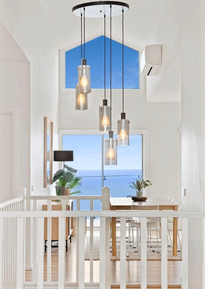 Clifftop Luxury With Spectacular Ocean Views