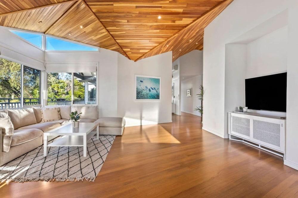 Blairgowrie Beachside Retreat Solar Heated Pool