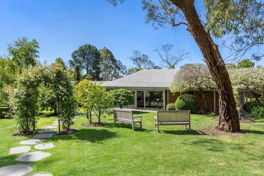 Tranquil Estate With Pool Heated Spa Gardens