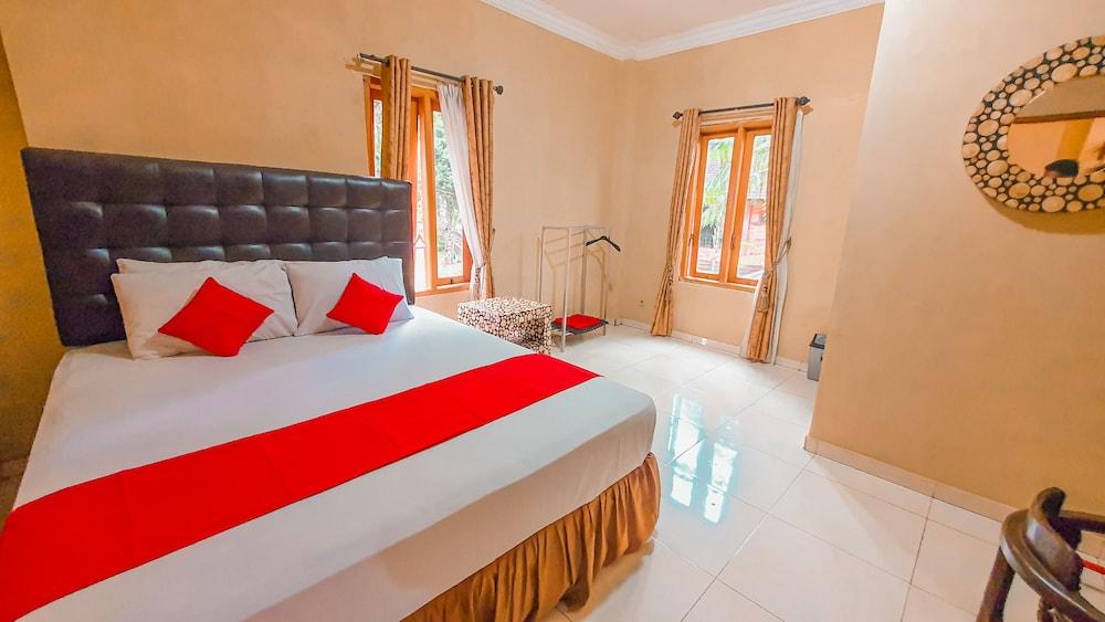 Red Chilies Hill Hotel