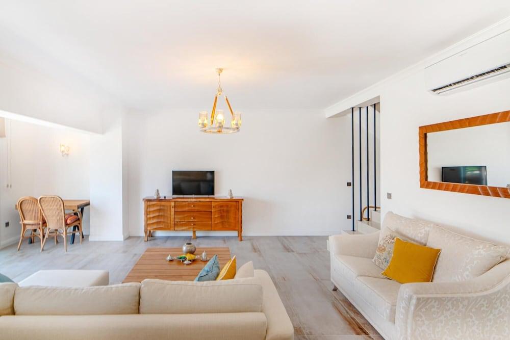 Villa w Pool Garden Patio 1 min to Beach in Bodrum