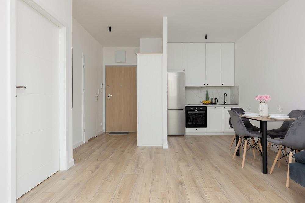 Służewiec Apartment by Renters