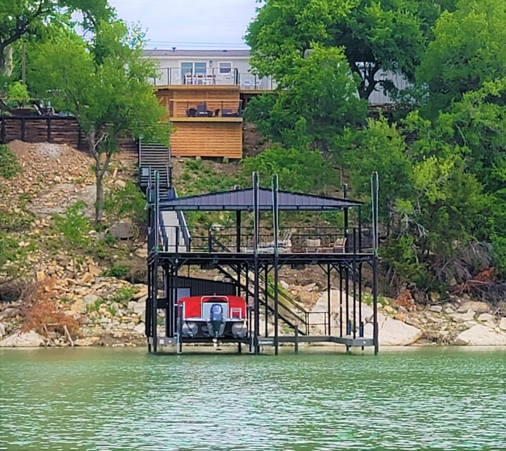 New Best Location Spectacular Views Dock Arcade