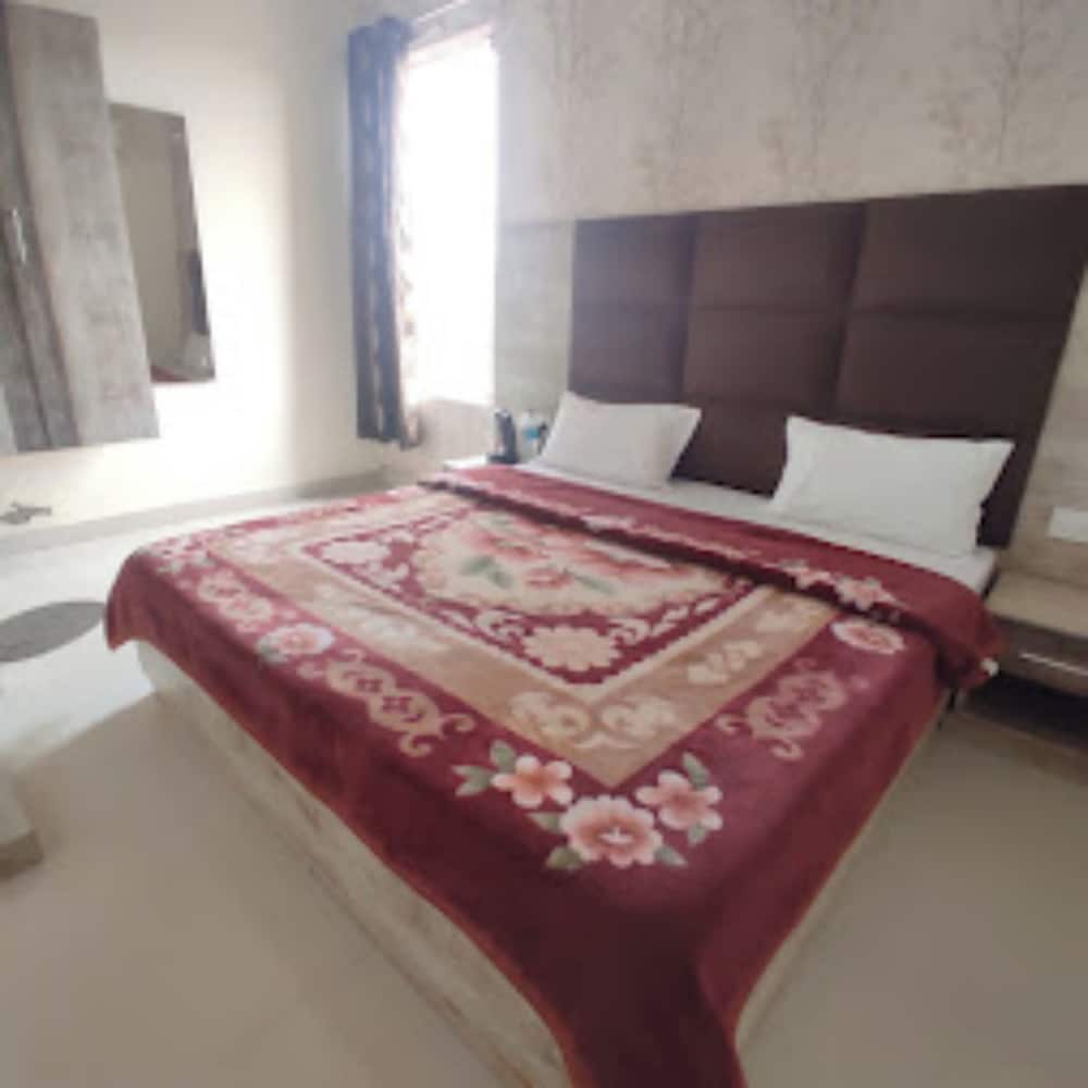 Goroomgo Shree Krishna Hotels Amritsar