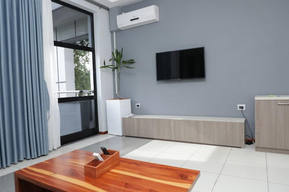 Villa Alpha International Hotel