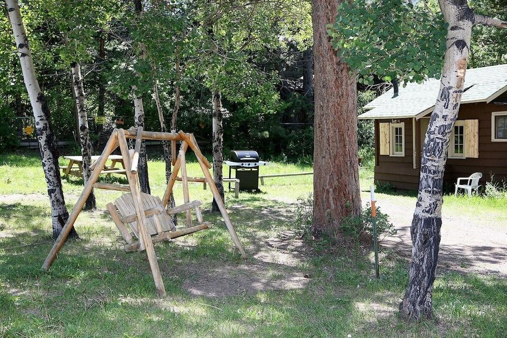 Triple R Cottages: 4 1 Bedroom Cabin