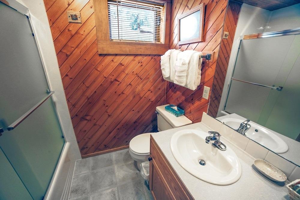 Sunnyside Knoll: 9 1 Bedroom Cabin