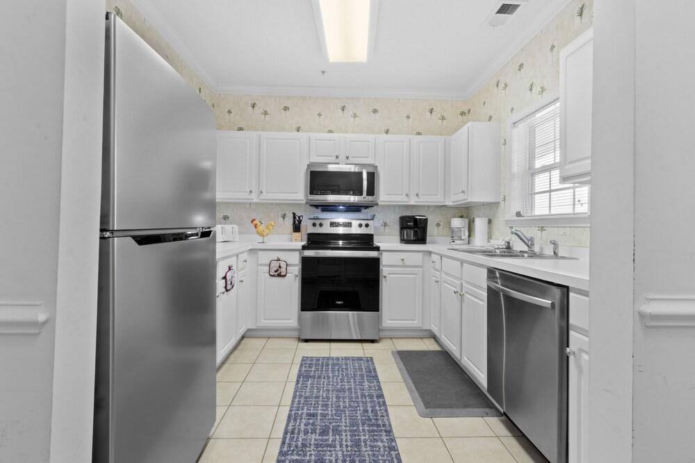 Arbor Trace #832 2 Bedroom Condo by RedAwning